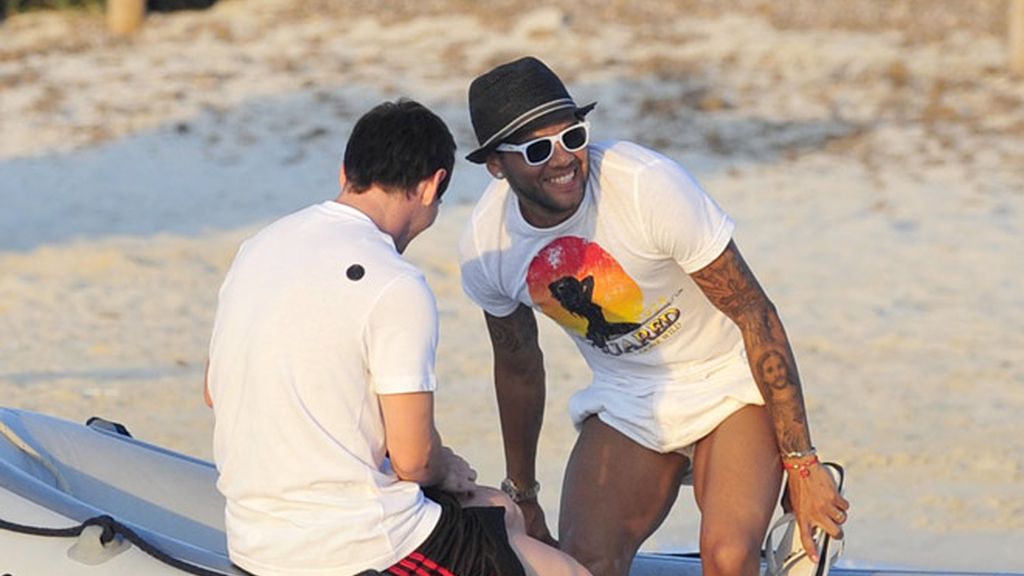 Messi y Antonella Roccuzzo apuran sus últimos días de vacas junto a Alves y Dinara