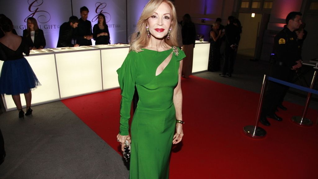 Carmen Lomana se decantó por este modelo en verde de Juanjo Oliva