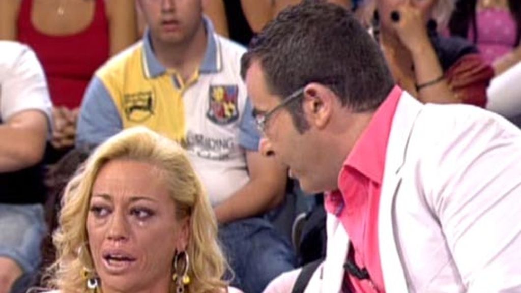 Belén Esteban rompe a llorar