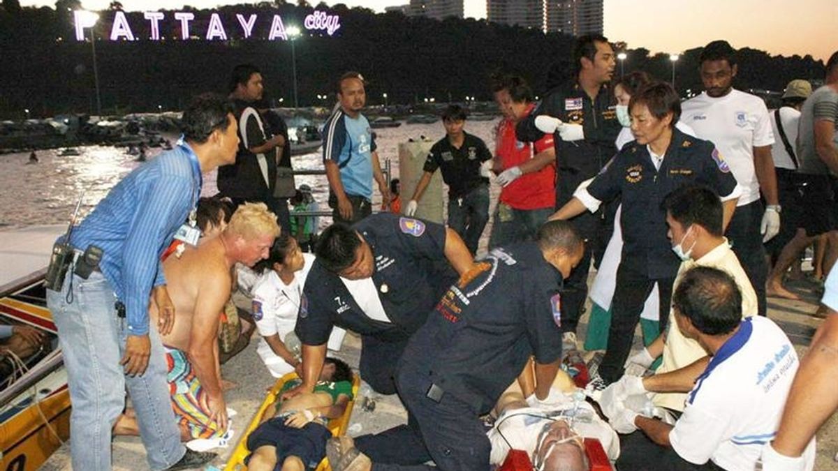 Al menos seis turistas muertos al hundirse un ferry en Tailandia