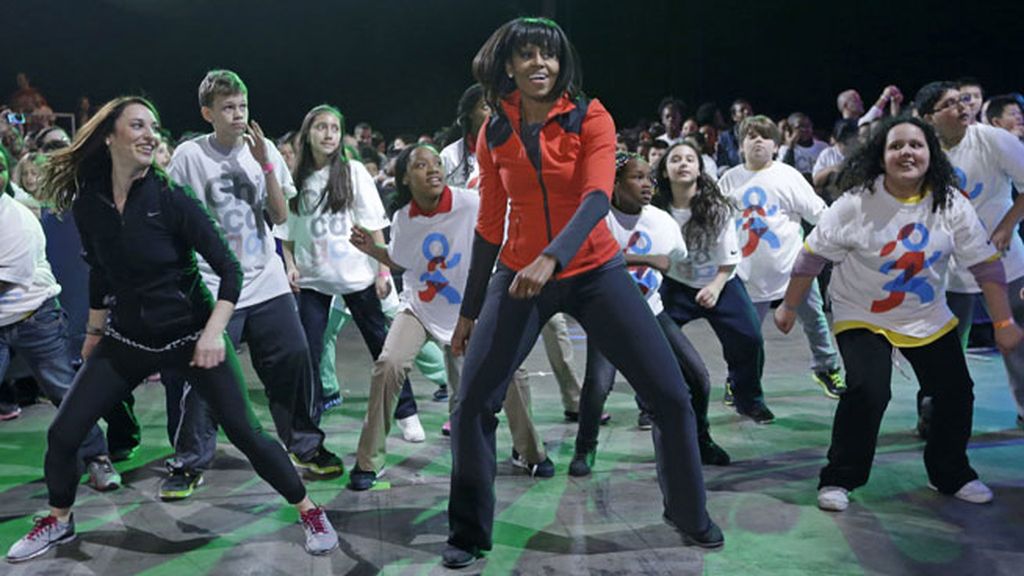 Salta a la comba, baila, cuida el jardín... ¿Qué no sabe hacer Michelle Obama?
