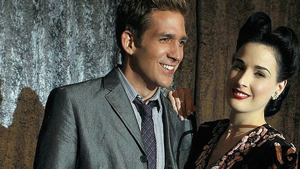 La famosa artista encarna a una espectacular maestra que visita el laboratorio del CSI