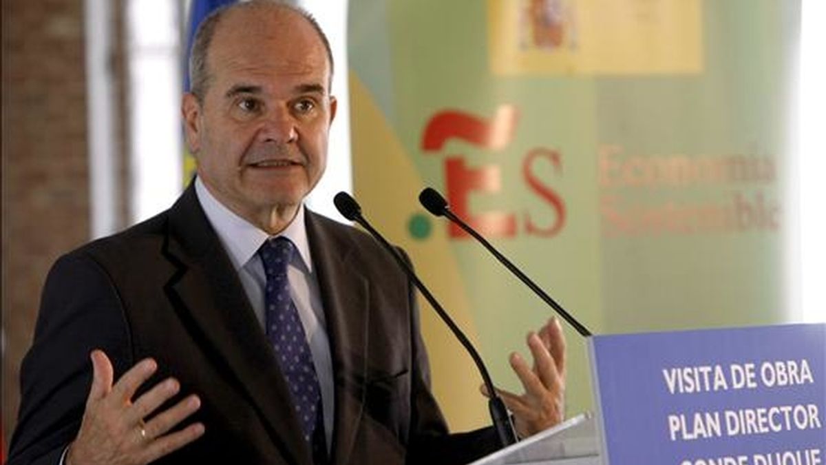 El vicepresidente tercero del Gobierno y ministro de Política Territorial, Manuel Chaves. EFE/Archivo