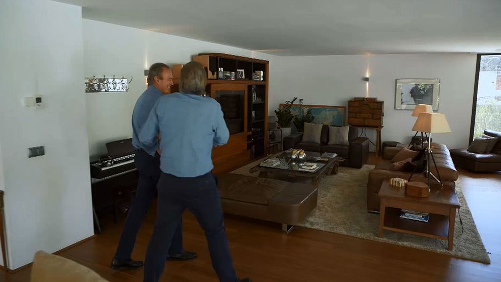 Bertín le enseña su casa a Bertín