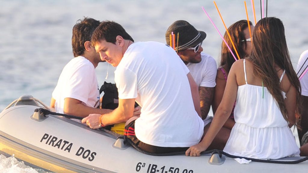 Messi y Antonella Roccuzzo apuran sus últimos días de vacas junto a Alves y Dinara