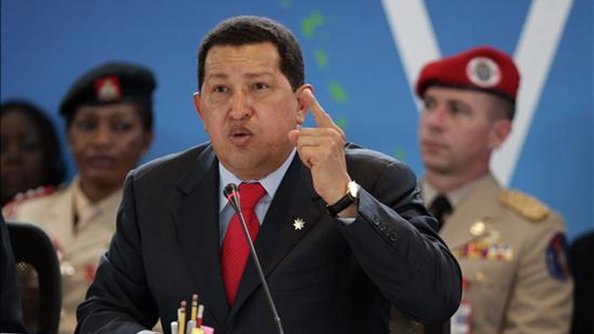 El presidente de Venezuela, Hugo Chávez, durante la ceremonia inaugural de la VI Cumbre de Petrocaribe que se lleva a cabo en en Basseterre (San Cristóbal y las Nieves). EFE