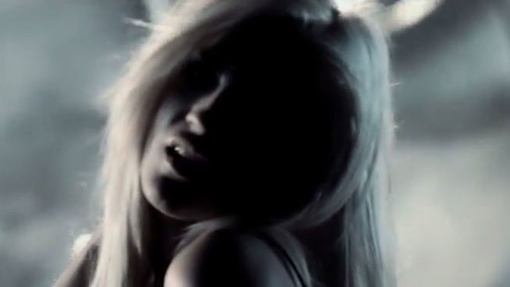 Ylenia presenta su nuevo videoclip 'Pégate'