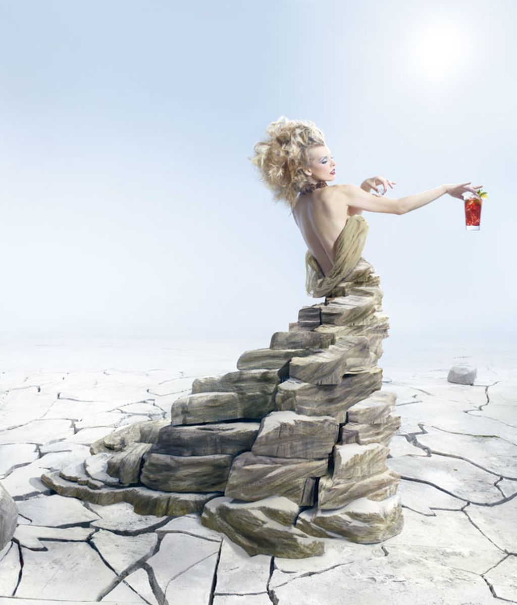 Milla Jovovich anuncia el fin del mundo en el calendario Campari