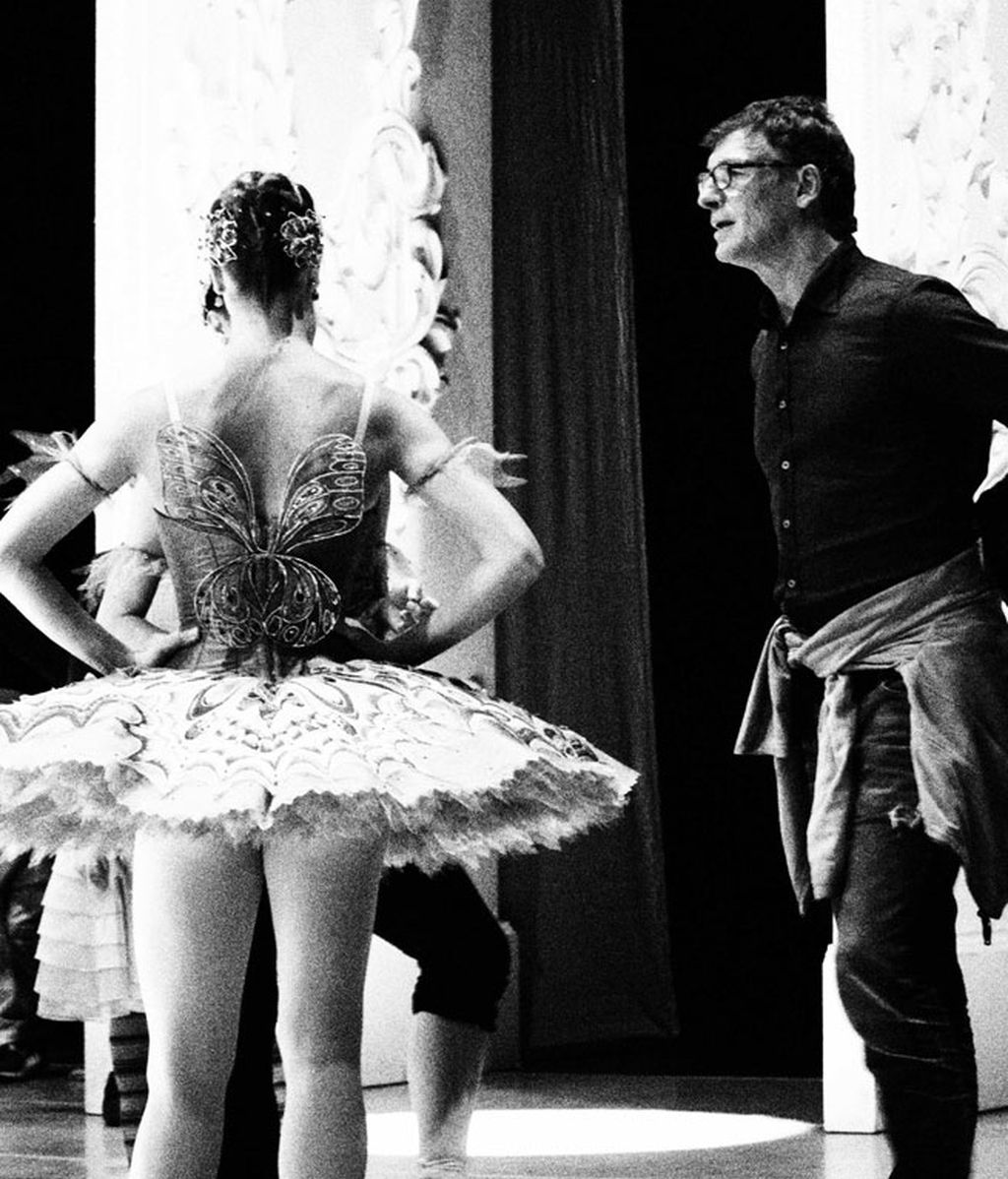 Así calientan los bailarines de Duato antes del ensayo general de 'La Bella Durmiente'