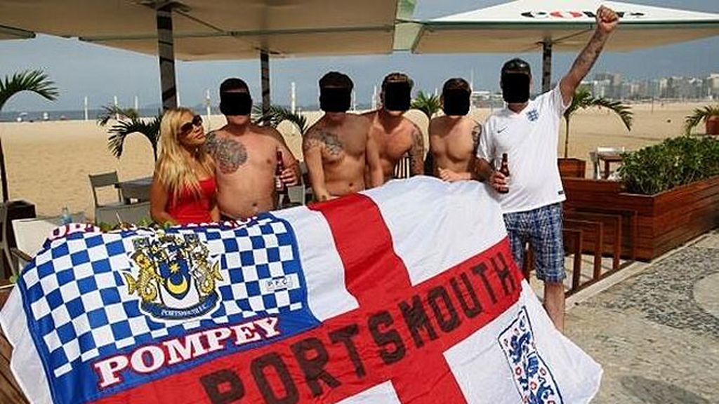 Aficionados del Porsmouth en la playa