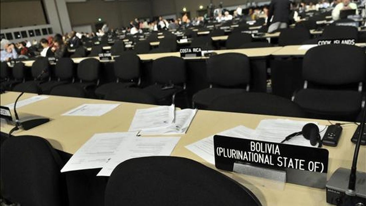 Detalle del puesto de la delegación de Bolivia en la sala de plenos este viernes, en la XVI Conferencia de las Partes de la ONU sobre Cambio Climático que se celebra en Cancún (México). EFE