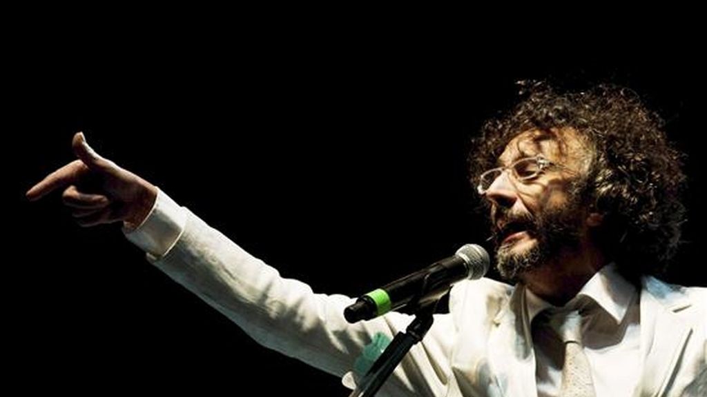 El cantante argentino Fito Paez, durante su actuación en el concierto de clausura del III Congreso Iberoamericano de Cultura en Medellín (Colombia). EFE