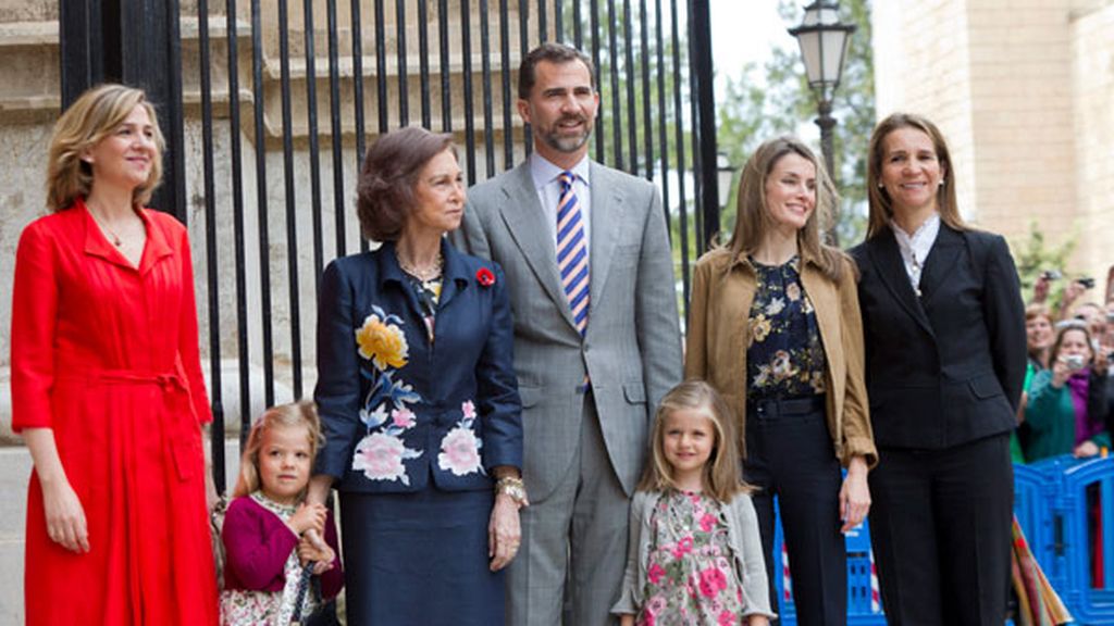 Los príncipes de Asturias y la reina Sofía, en la Misa de Resurrección