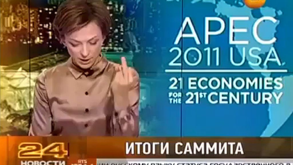Despiden a una periodista rusa por dedicar en directo una peineta a Barack Obama Despiden a una periodista rusa por dedicar en directo una peineta a Barack Obama