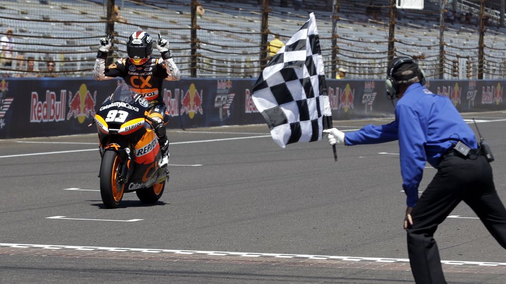 Marc Márquez cruza la línea de meta de 'Indy'