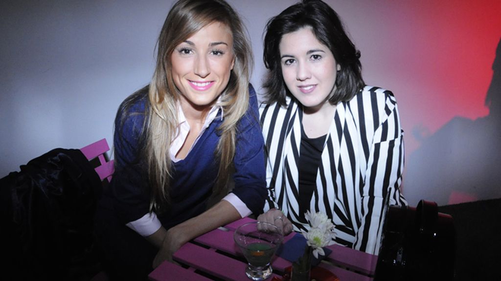 Malena Costa y Eva González, de uñas