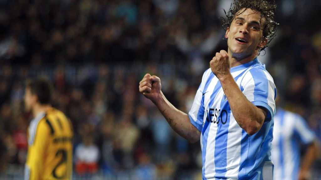 El delantero uruguayo del Málaga Seba Fernández celebra su gol, primero de su equipo