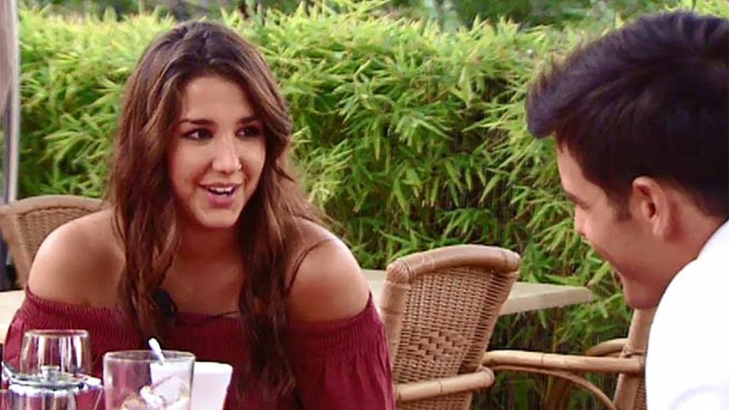 Jenny se 'desnuda' ante Lukas