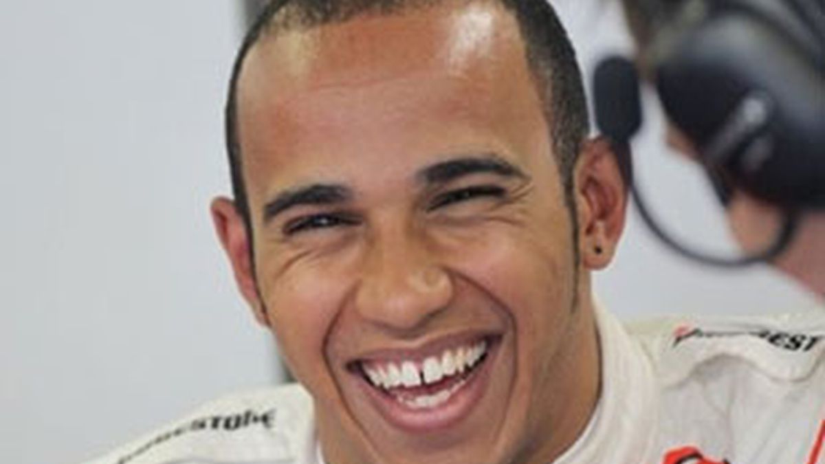 Hamilton durante lo primeros entrenamientos en el circuito urbano de Valencia. Foto: AP