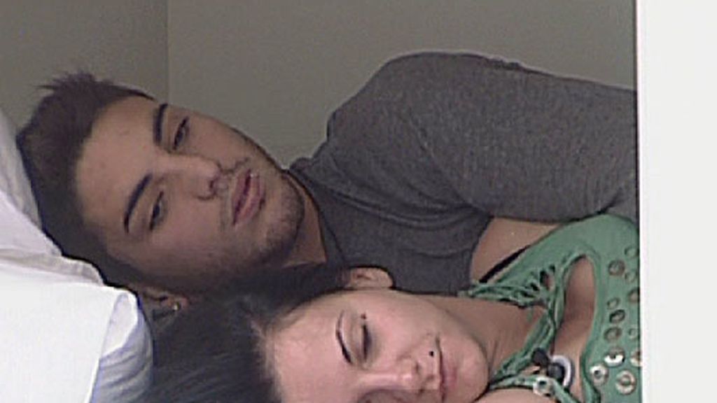 Laura y Marcelo no esconden su amor