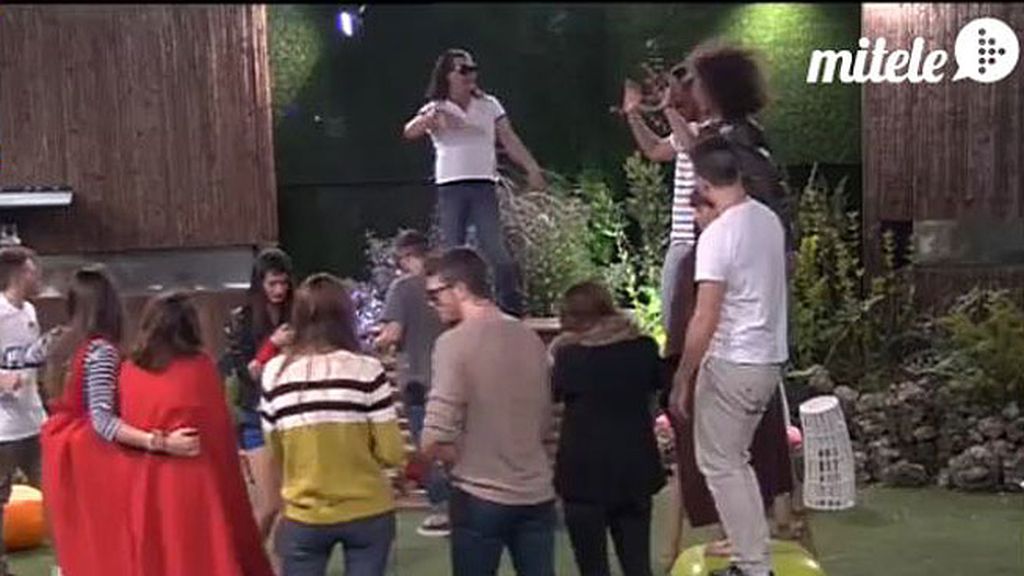 Los chicos le han dedicado un baile a Miriam, la última expulsada