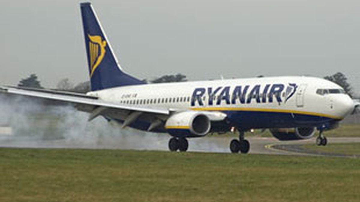 Ryanair no debe cobrar a sus clientes por imprimirles la tarjeta de embarque.