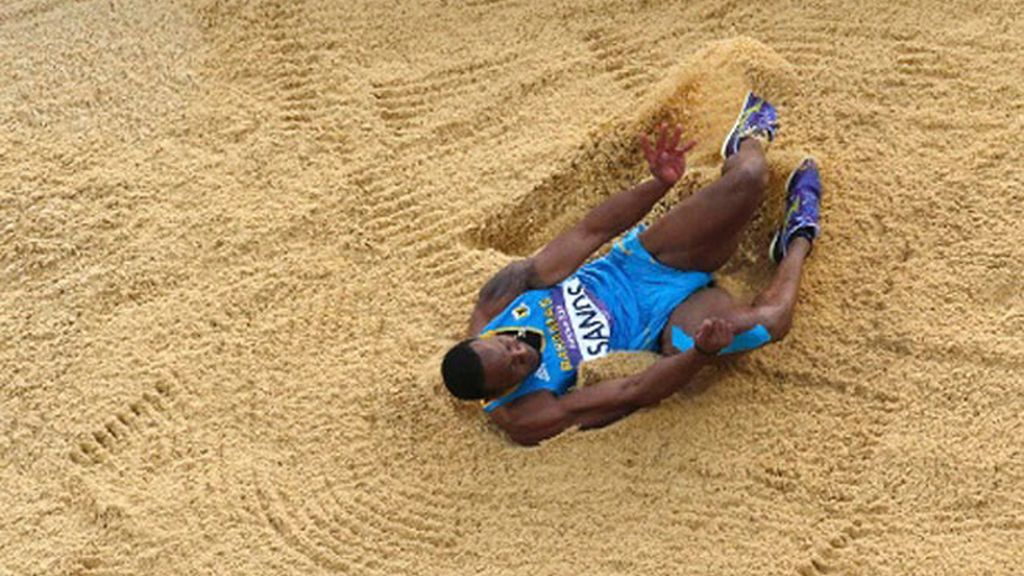 Leevan Sands se lesiona gravemente la rodilla en la final de triple salto