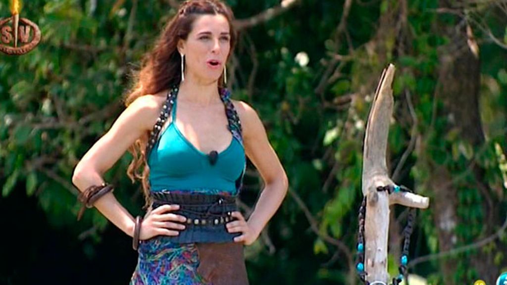 Bañadores, pareos, collares...los estilismos de Raquel, en fotos