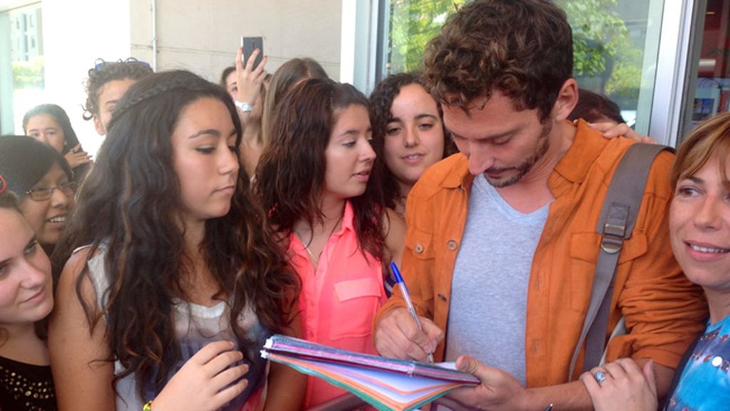 Locura absoluta a la llegada a Vitoria