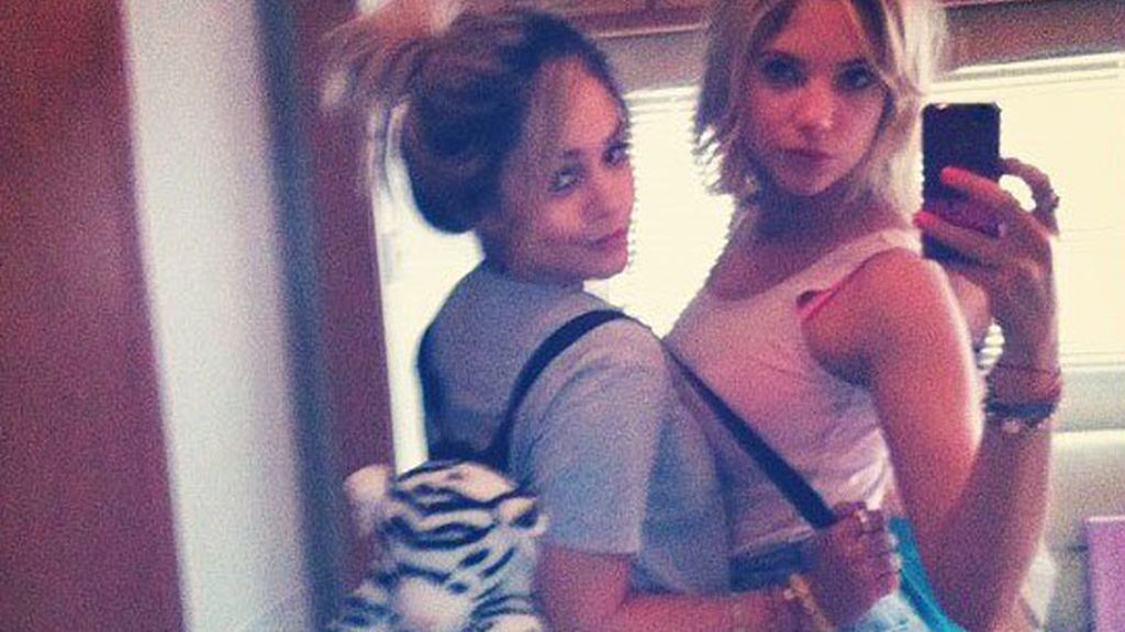 Vanessa Hudgens y Ashley Benson