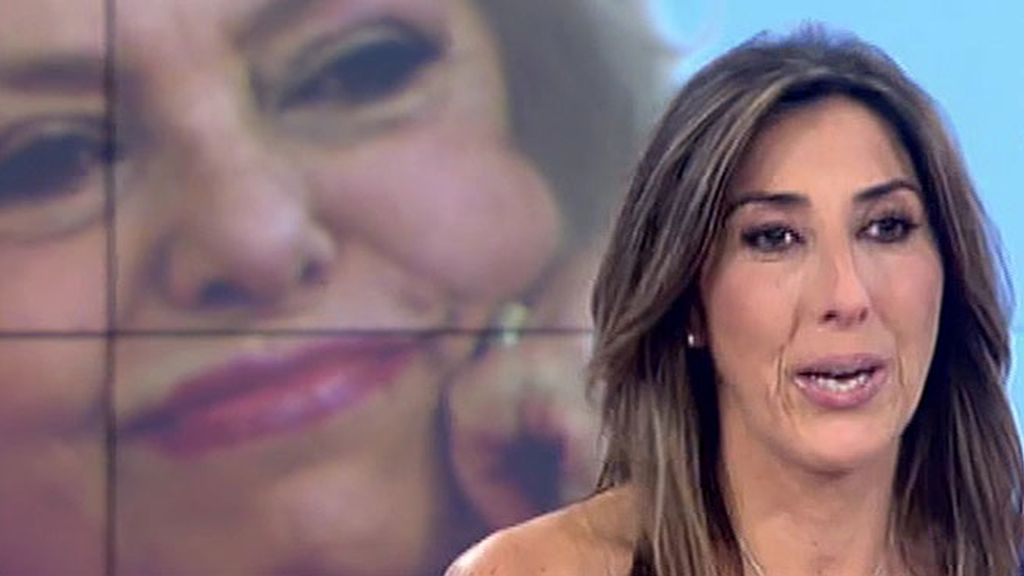 La presentadora abraza a la colaboradora