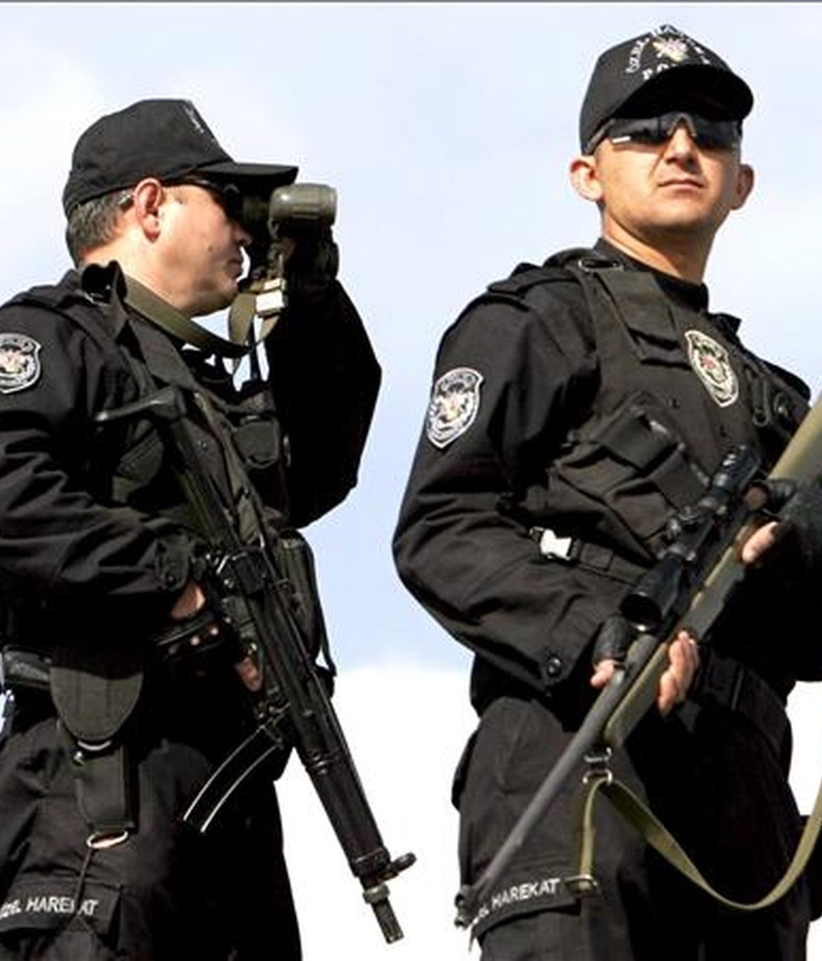 Una treintena de presuntos miembros de la red terrorista Al Qaeda han sido detenidos en la región de Anatolia, en una operación de las fuerzas antiterroristas turcas. En la imagen, agentes de la Policía turca. EFE/Archivo
