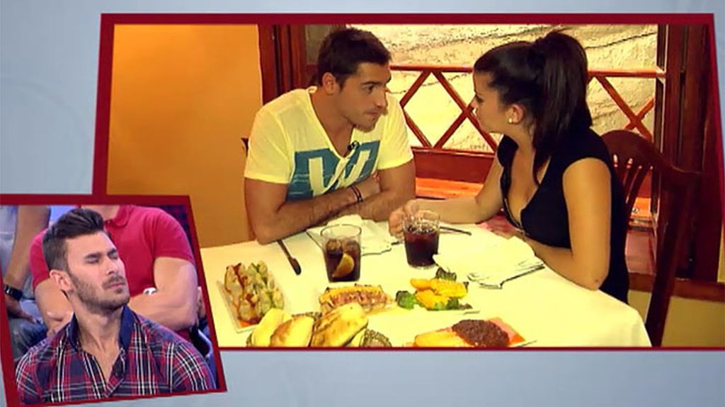 Alex, a Lola: "¿Sabes lo qué es un beso de vaca?"