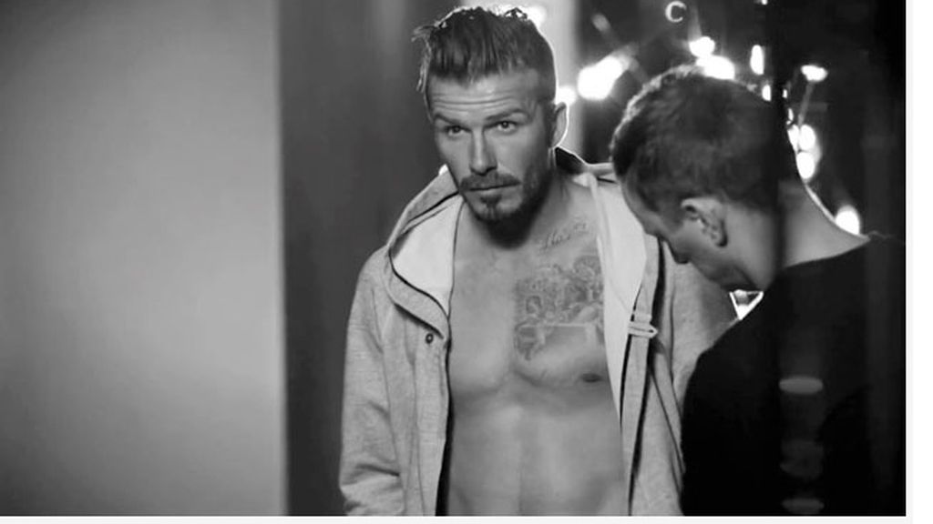David Beckham se vuelve a quedar en calzoncillos para H&M