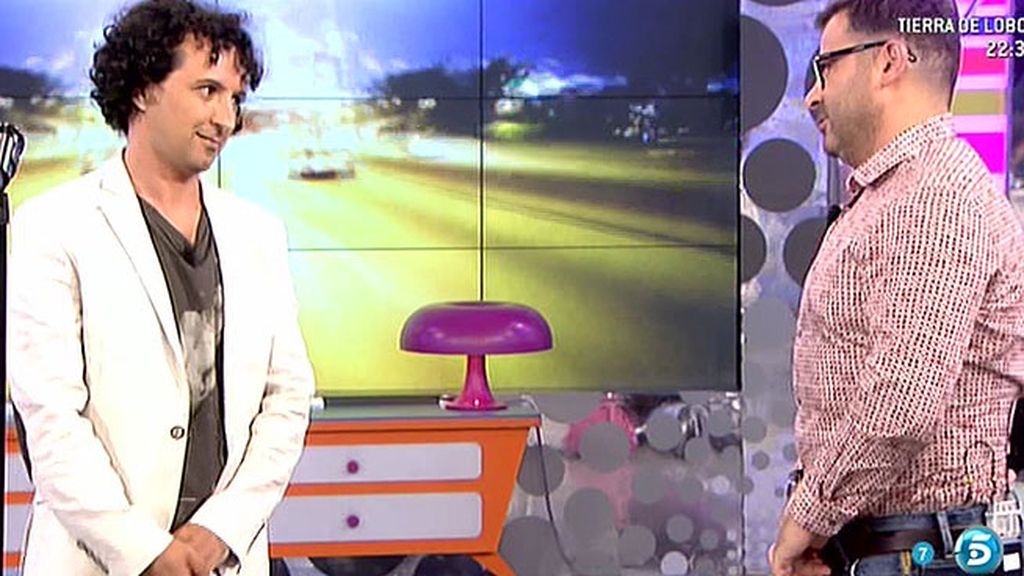 El artista de 'La Voz' canta en 'Sálvame'