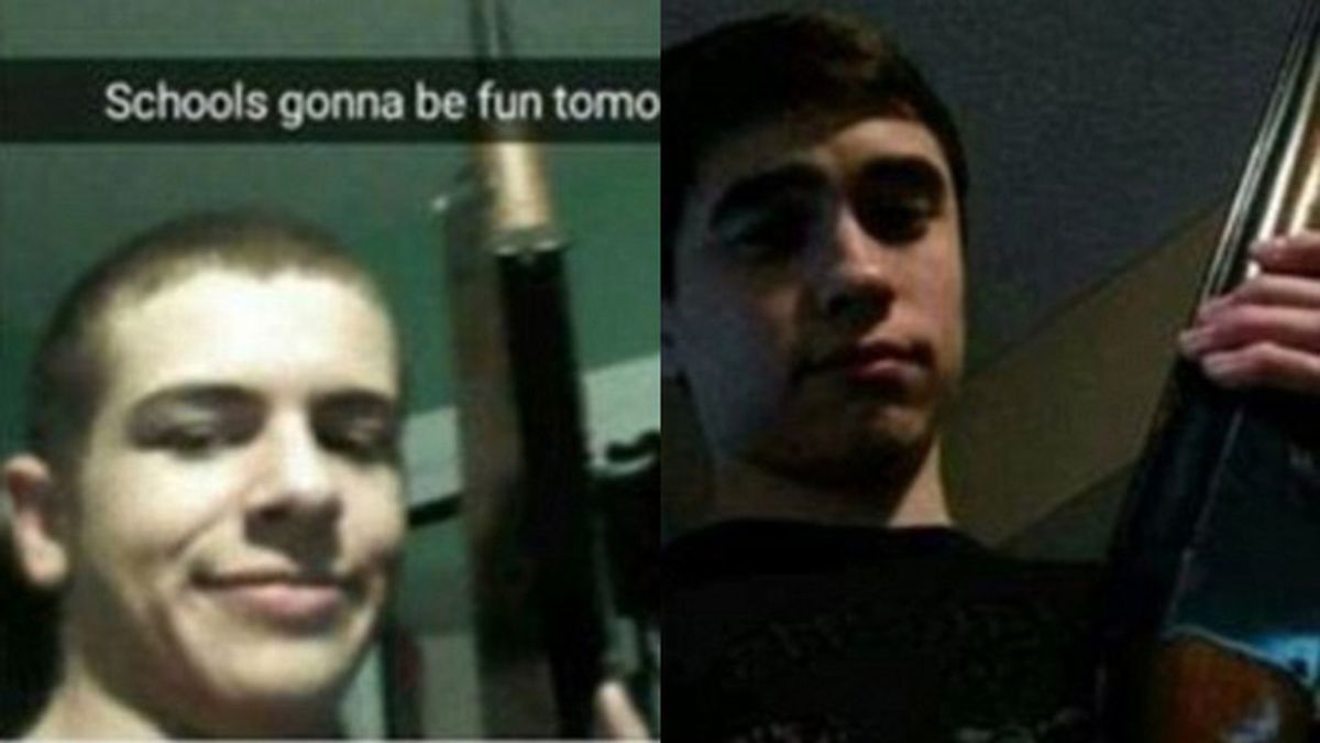 Detenidos dos menores por subir selfies amenazantes con armas antes del colegio