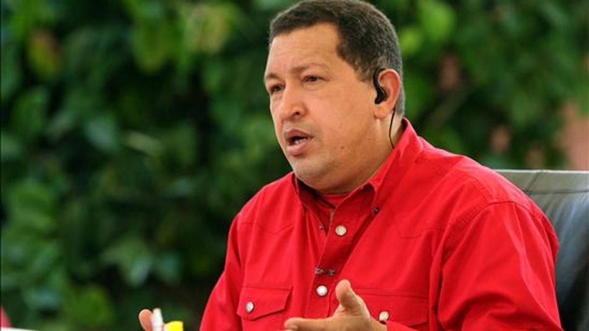 El presidente de Venezuela, Hugo Chávez, saldrá hoy rumbo a Qatar y, según dijo, estará de regreso en Venezuela los primeros días de la Semana Santa. EFE/Archivo