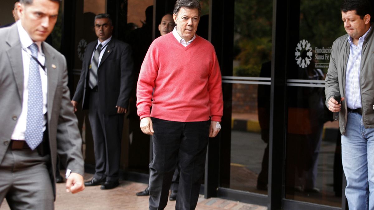 Juan Manuel Santos, presidente de Colombia, sale del hospital