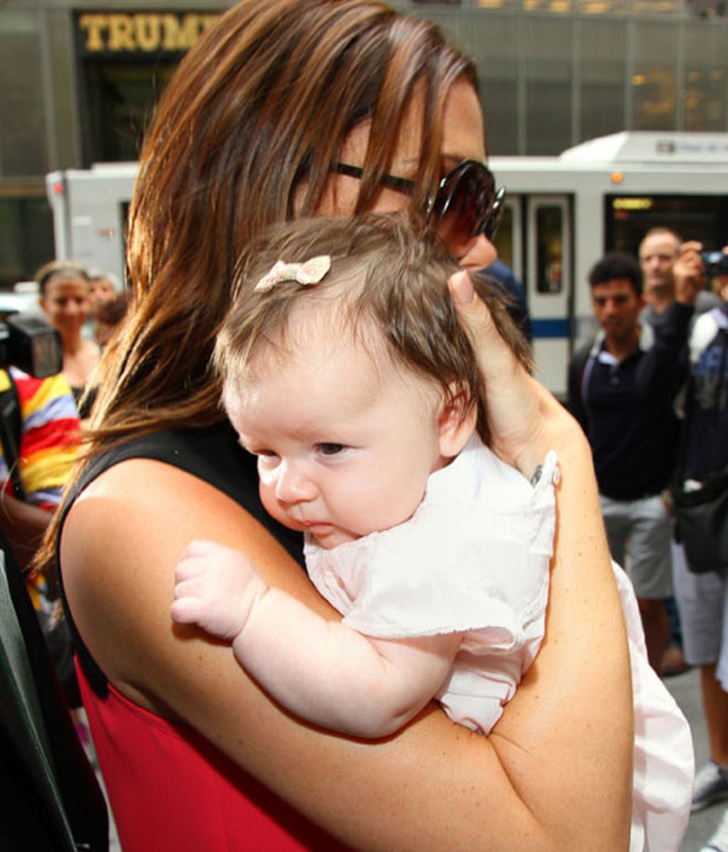Victoria Beckham se lleva a la pequeña Harper Seven de compras