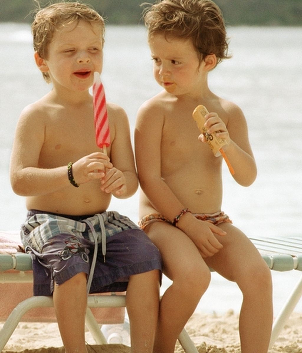 Niños en la playa Niños en la playa