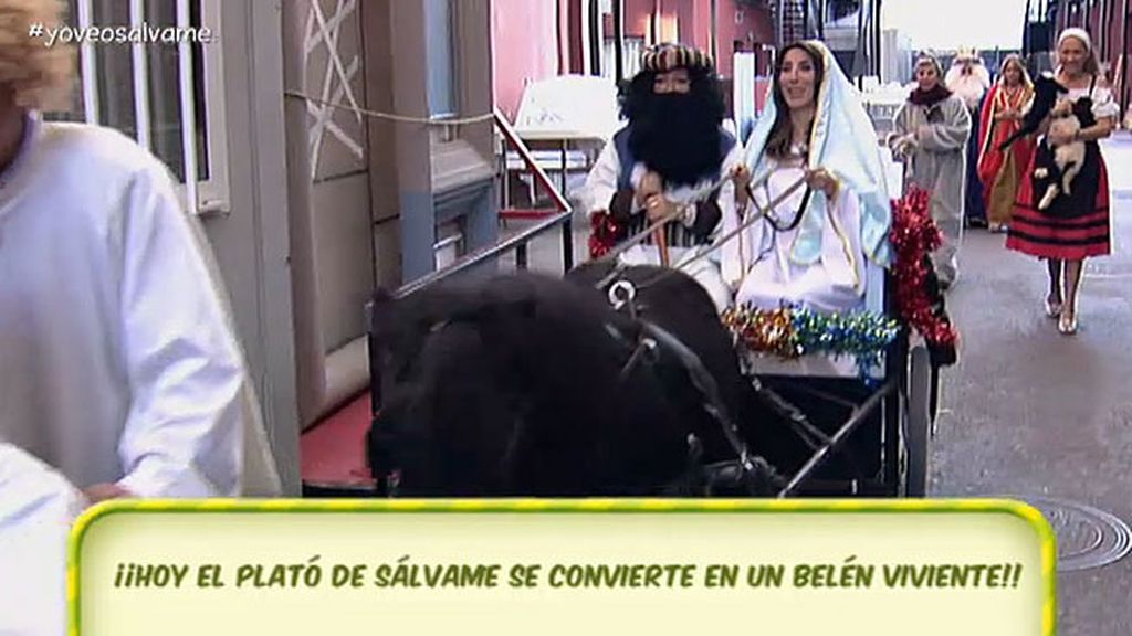 Los colaboradores se disfrazan y recrean el pesebre