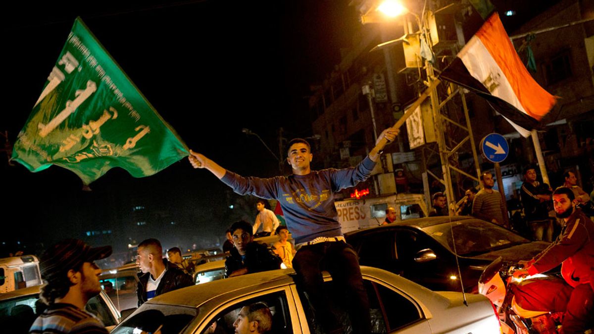 La gente se ha lanzado a la calle en la Franja de Gaza para celebrar el alto el fuego