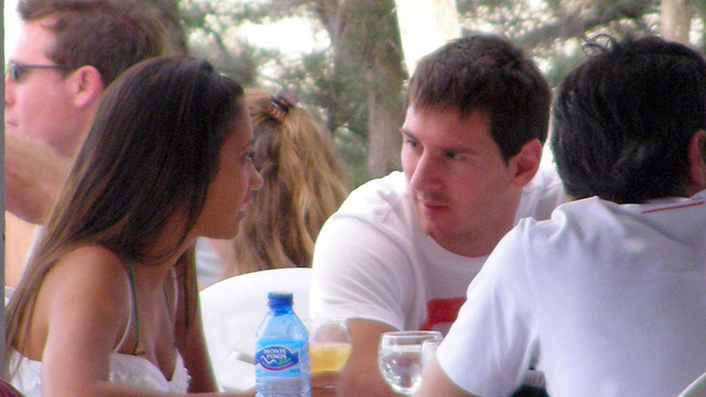Messi y Antonella Roccuzzo apuran sus últimos días de vacas junto a Alves y Dinara