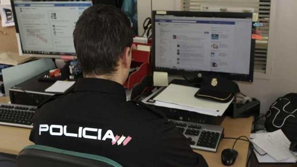 Un policía rastrea copias ilegales en Internet