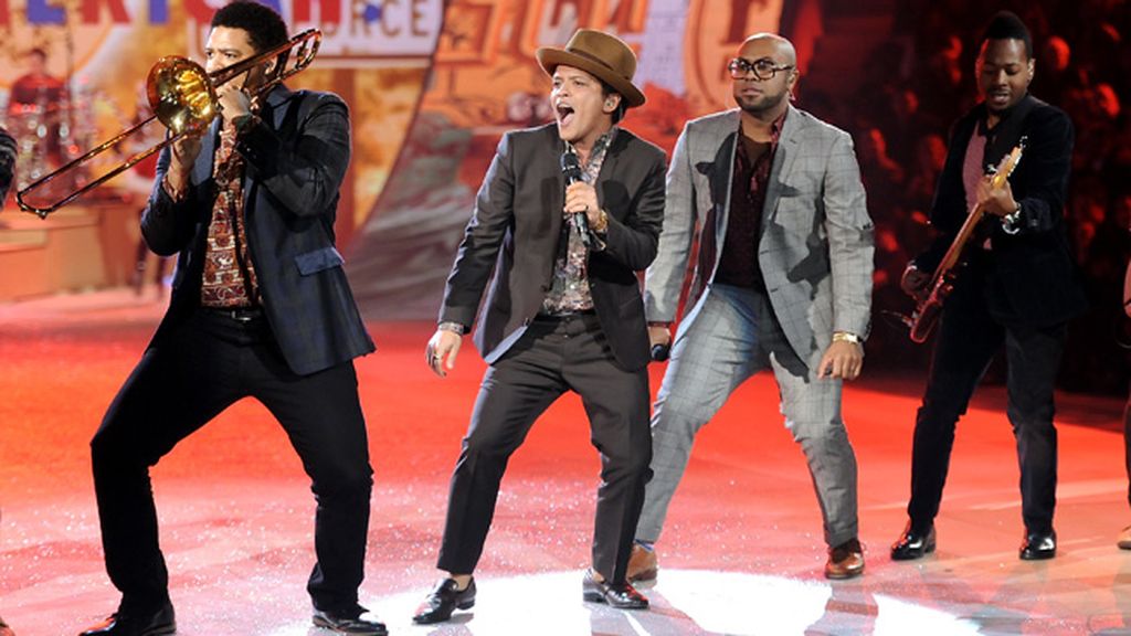 Bruno Mars puso el broche final a la gala