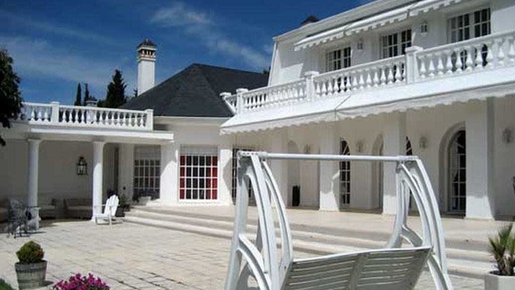 Nos colamos en la mansión de "Sin Tetas no hay Paraíso"