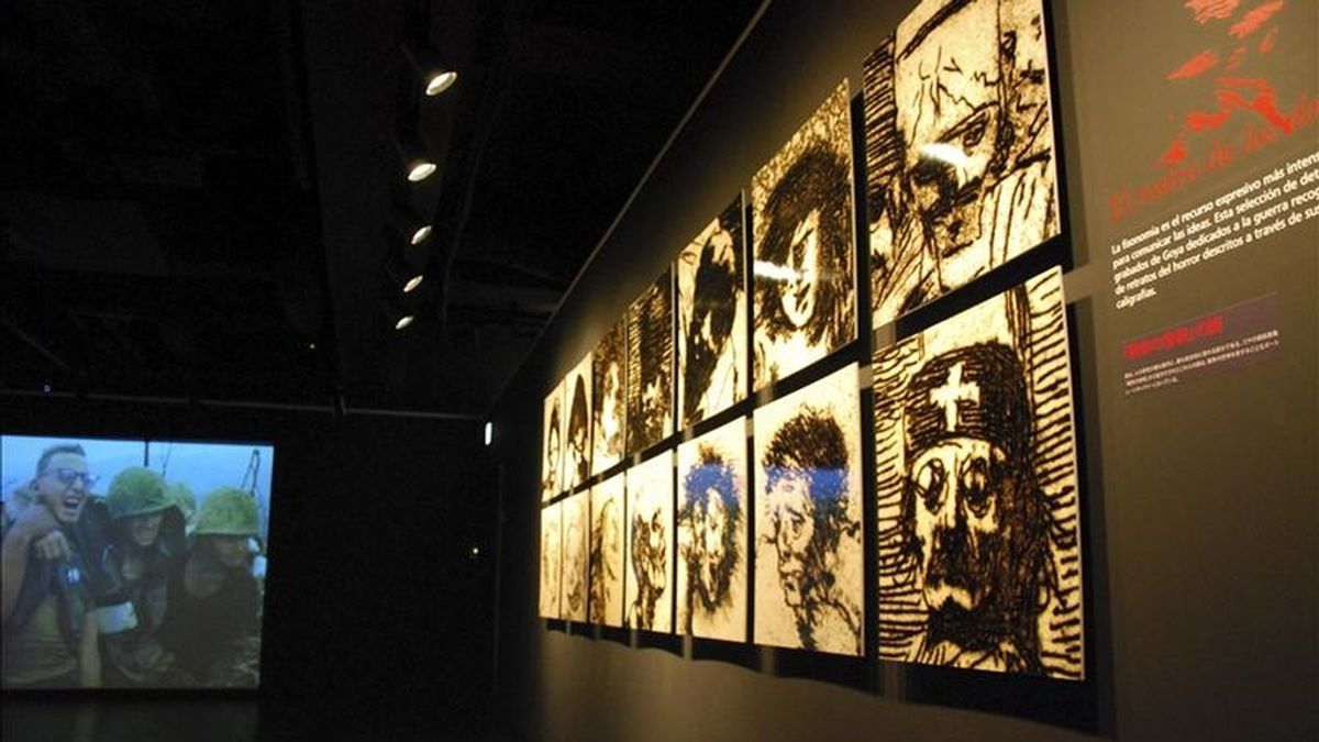 Más de 80 grabados de Francisco de Goya muestran desde hoy en Tokio la visión periodística del maestro español, en una exposición que confronta la obra del pintor con centenares de fotografías de guerra. EFE Más de 80 grabados de Francisco de Goya muestran desde hoy en Tokio la visión periodística del maestro español, en una exposición que confronta la obra del pintor con centenares de fotografías de guerra. EFE