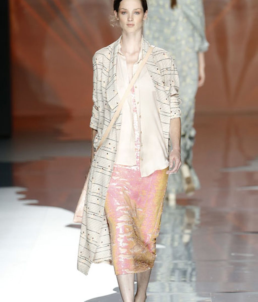 Siluetas fluidas y prints marineros