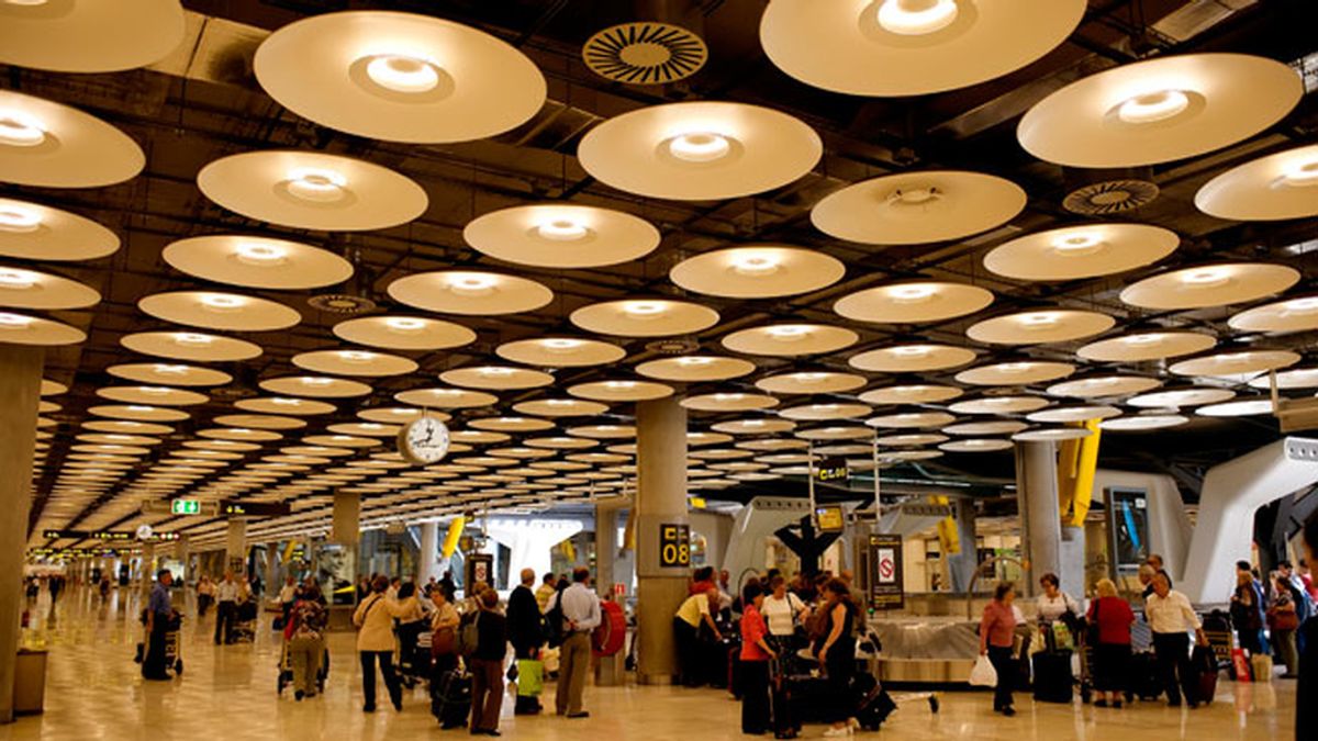 Aena deberá bajar las tasas aeroportuarias entre un 2% y un 3% desde 2016