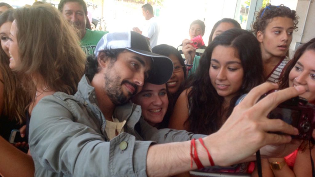 Locura absoluta a la llegada a Vitoria